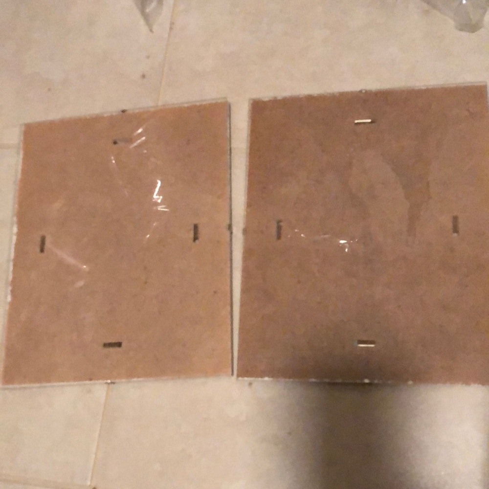 FREE: Lot of 2 clip frames, 8x10”